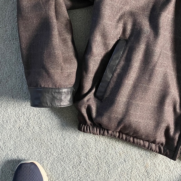 Men's Sleek Black Leather Bomber Jacket - Picture 12 of 13